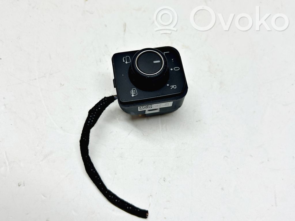 Volkswagen Polo VI Wing mirror switch 