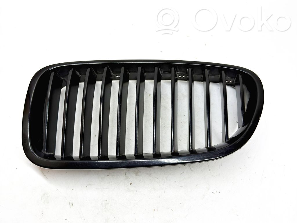 BMW 5 F10 F11 Grotelės viršutinės 