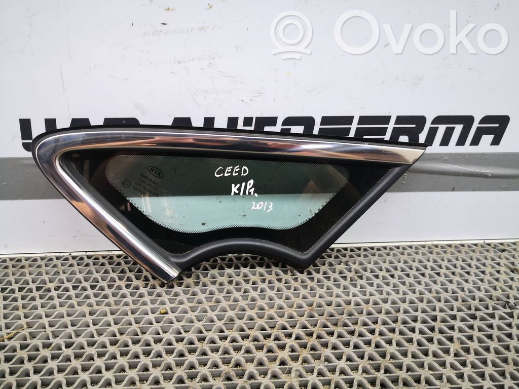 KIA Ceed Finestrino/vetro triangolo anteriore 