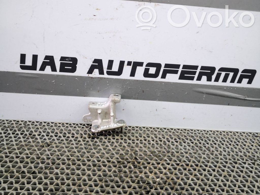Renault Captur Engine mounting bracket 