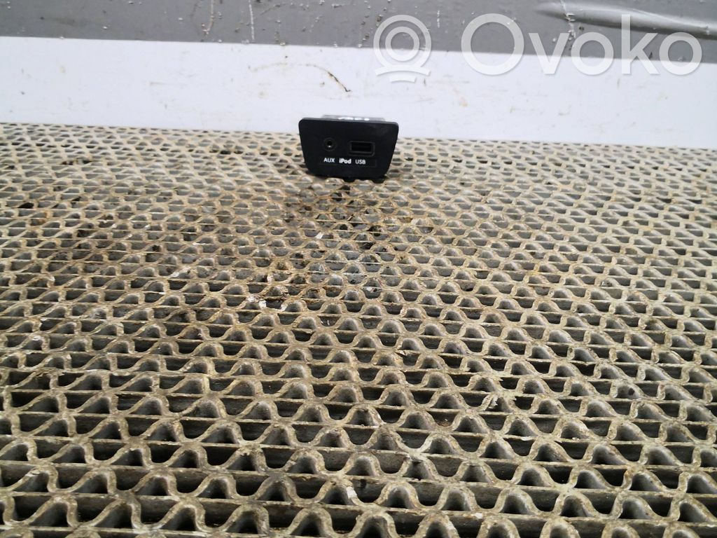 Hyundai i30 Enchufe conector USB 