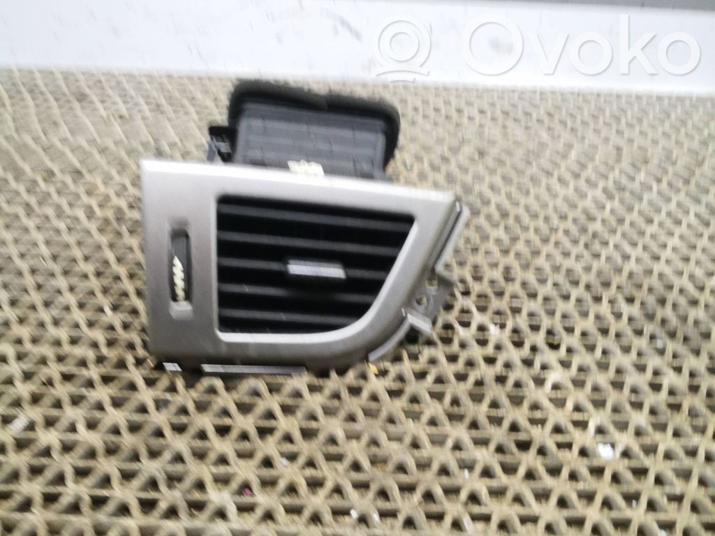 Hyundai i30 Moldura protectora de la rejilla de ventilación lateral del panel 