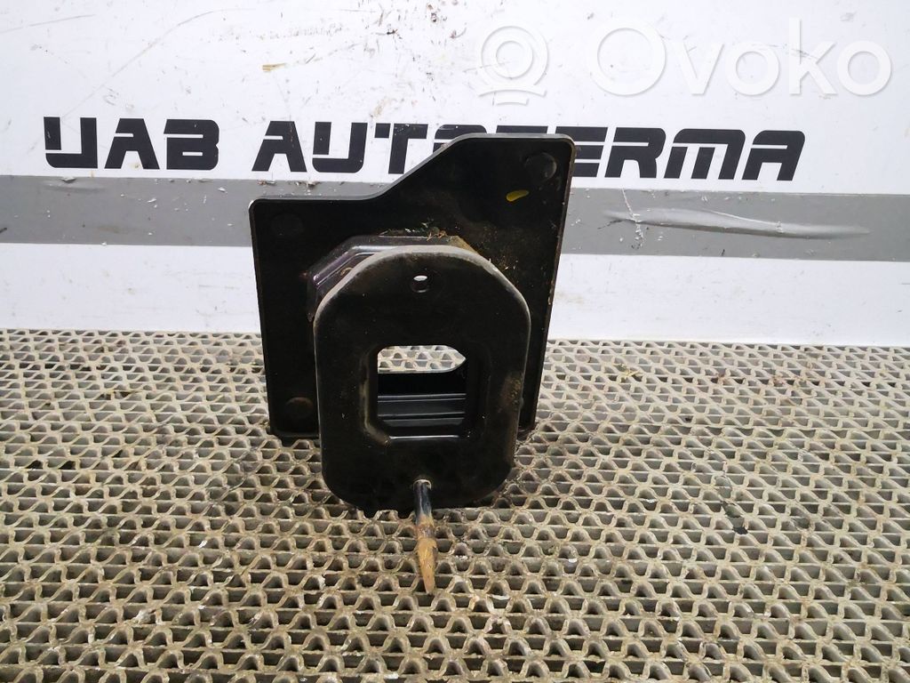 KIA Ceed Aizmugurē bampera amortizators 