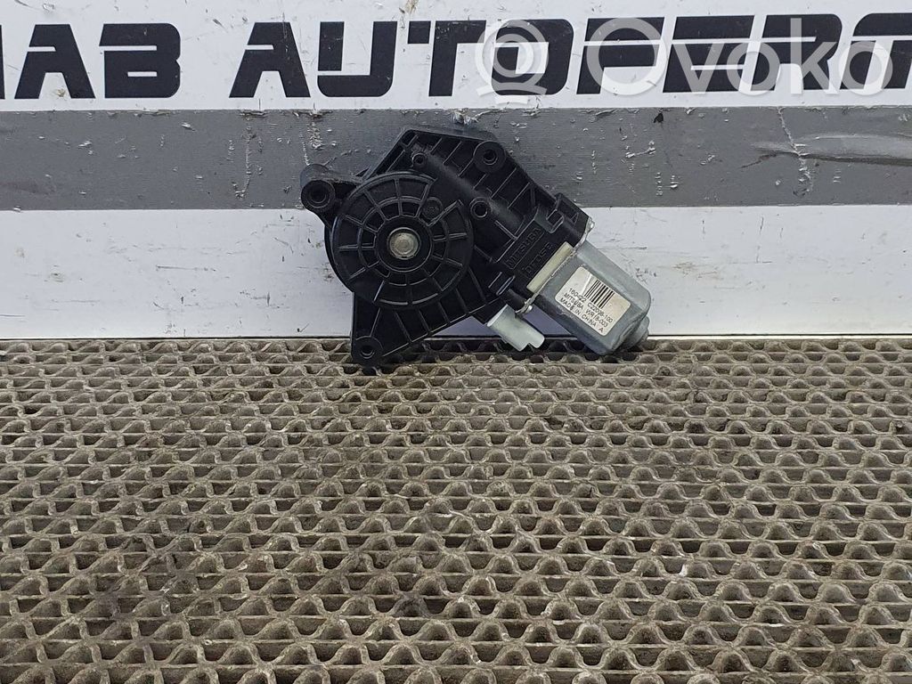 Nissan Qashqai Silnik regulatora szyby drzwi przednich 