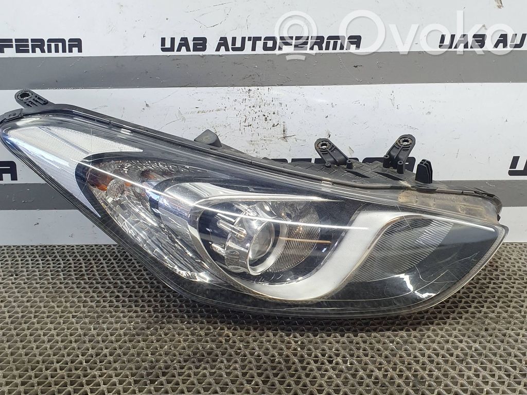 Hyundai i30 Lampa przednia 