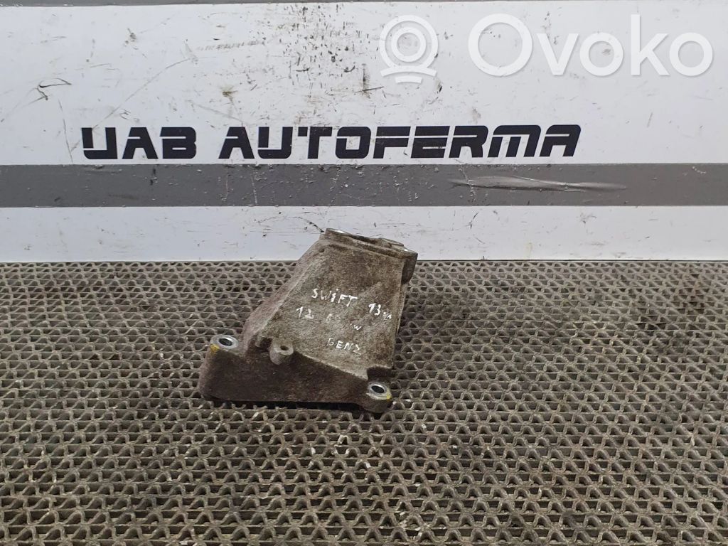 Suzuki Swift II Engine mount bracket 