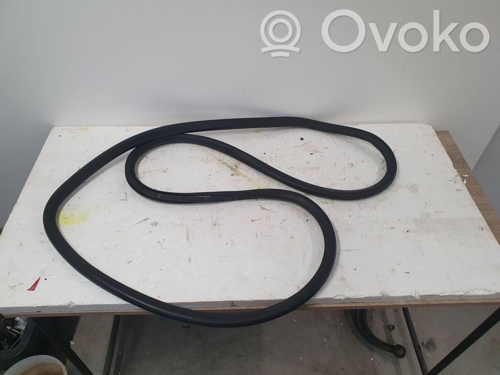 Opel Zafira C Gumowa uszczelka drzwi tylnych / na karoserii 