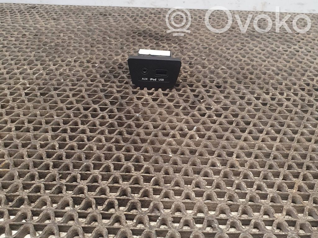 Hyundai i30 Enchufe conector USB 
