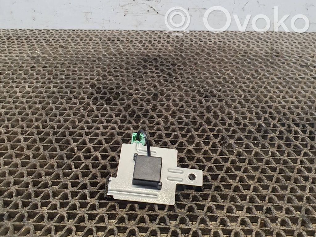 Mazda 3 II GPS-pystyantenni 