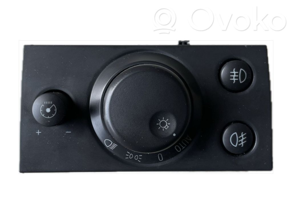 Light switch   13177070