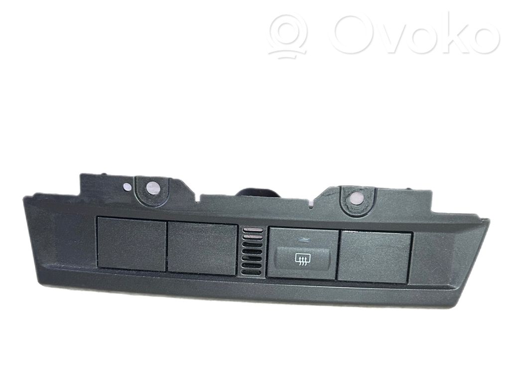 Windscreen/window heater switch   4M5113D734BC