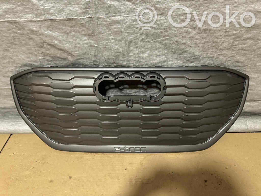 Audi Q4 e-tron Etupuskurin ylempi jäähdytinsäleikkö 