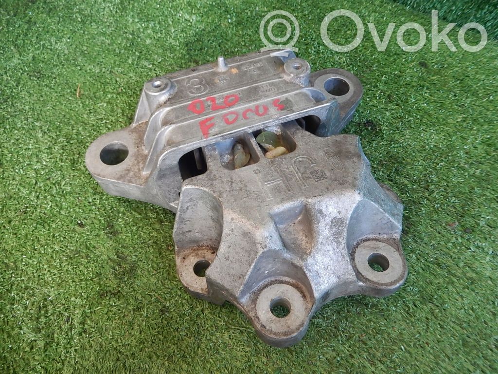 Engine mount bracket   7M121