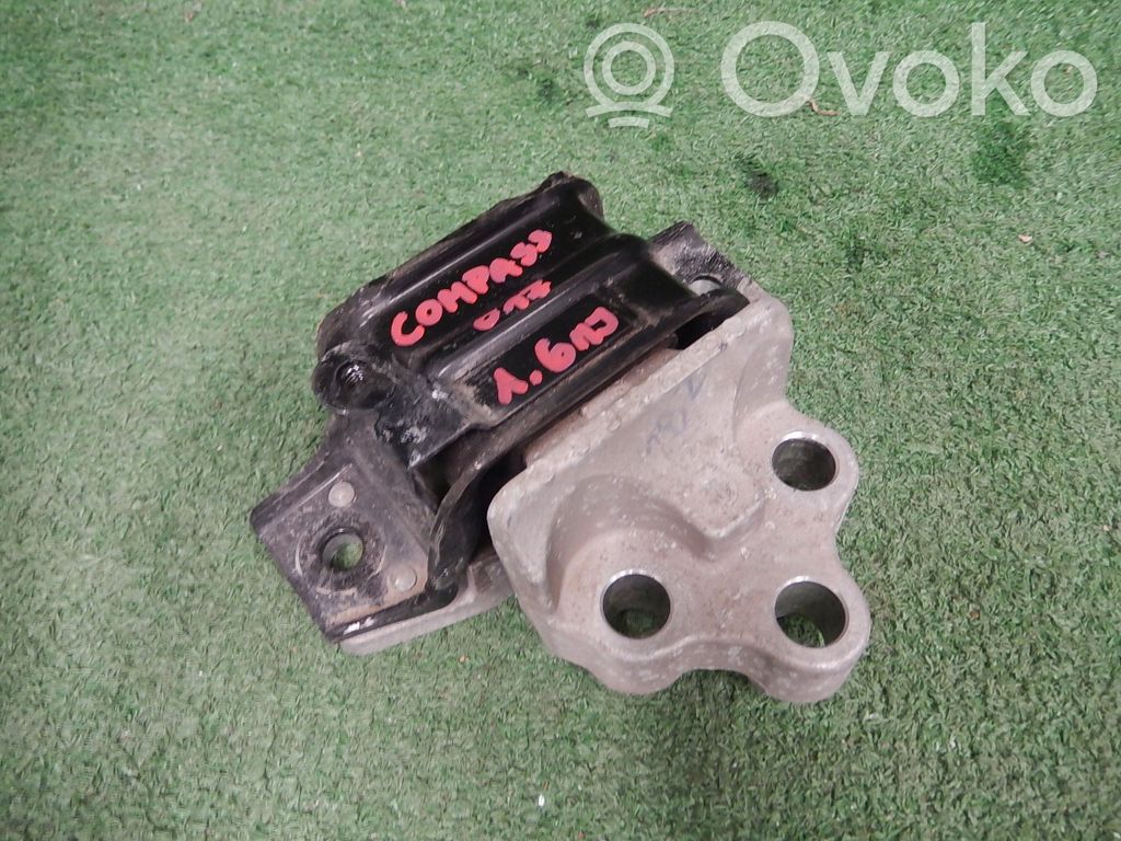 Jeep Compass Engine mount bracket 