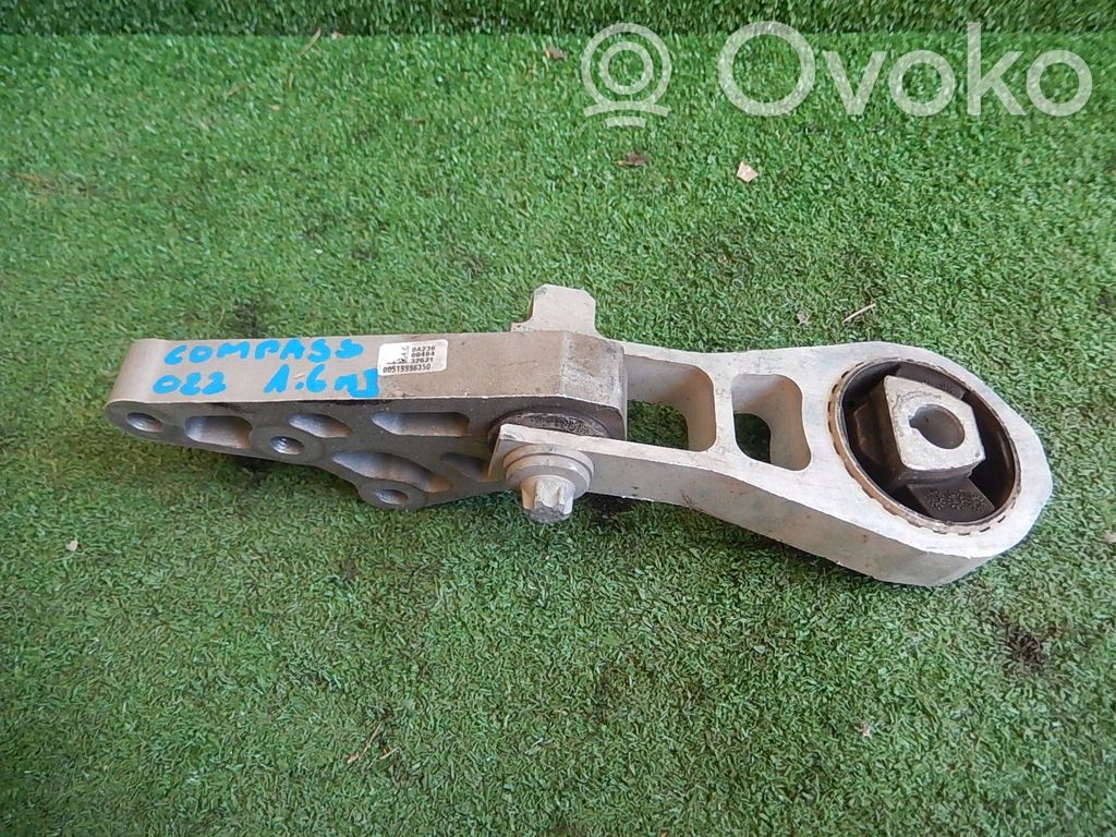 Jeep Compass Engine mount bracket 