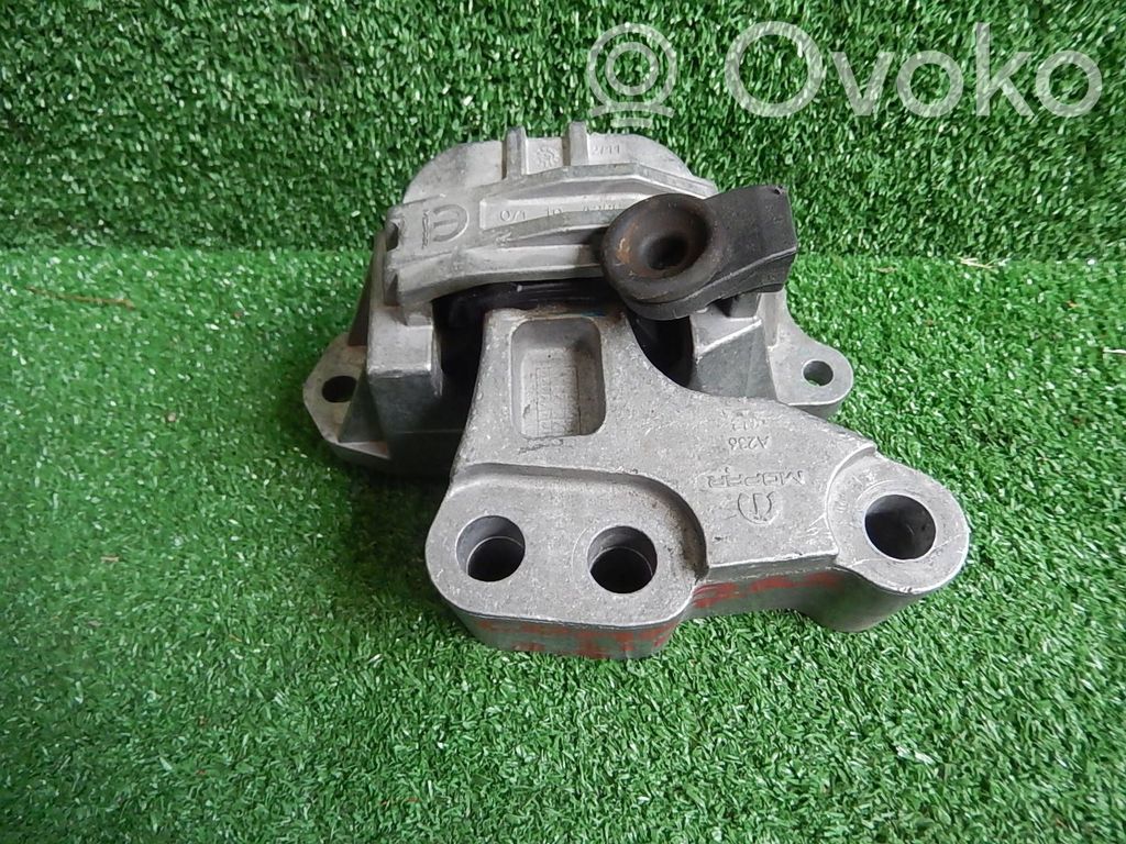 Jeep Compass Engine mount bracket 