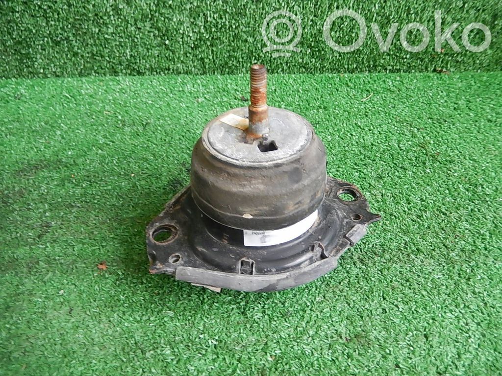 Jeep Grand Cherokee Engine mount bracket 