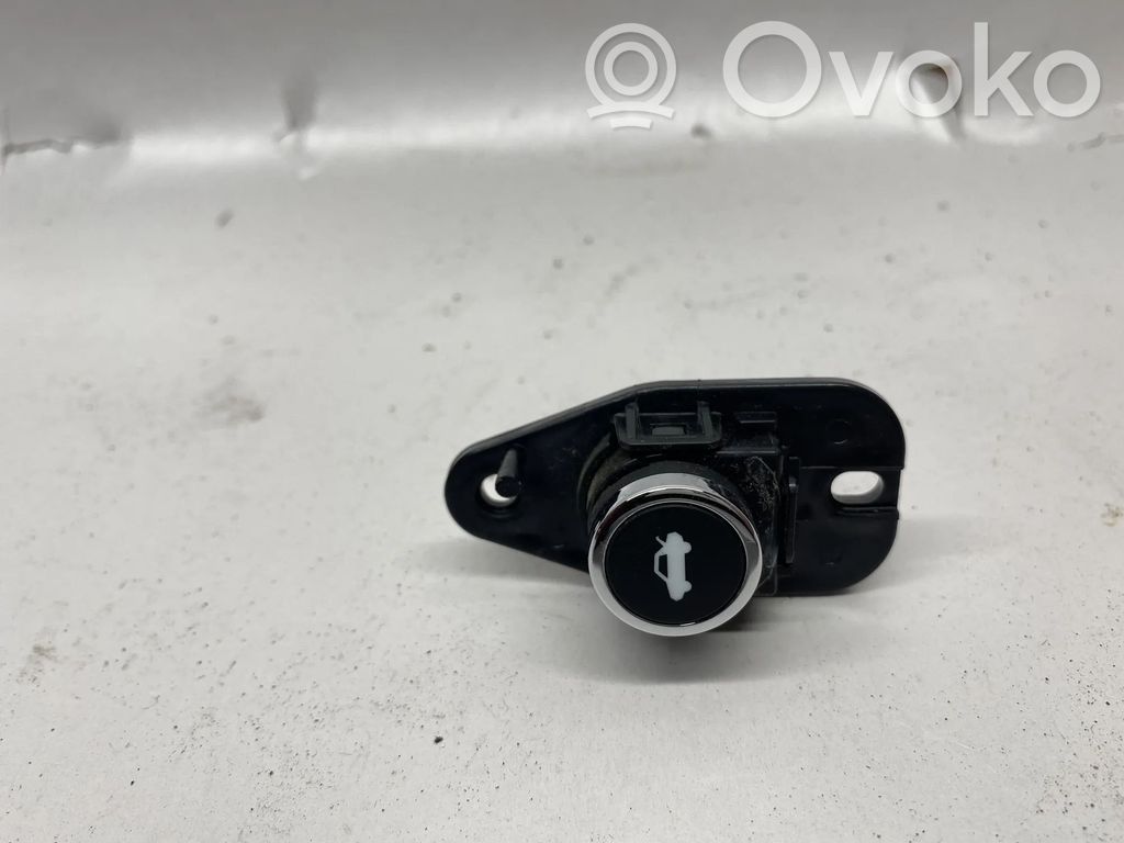 Tailgate/boot open switch button   0202772A