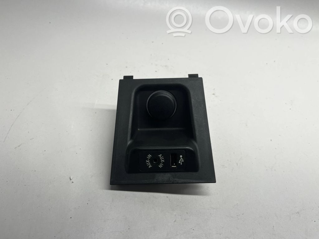 BMW X5 F15 Enchufe conector entrada auxiliar 