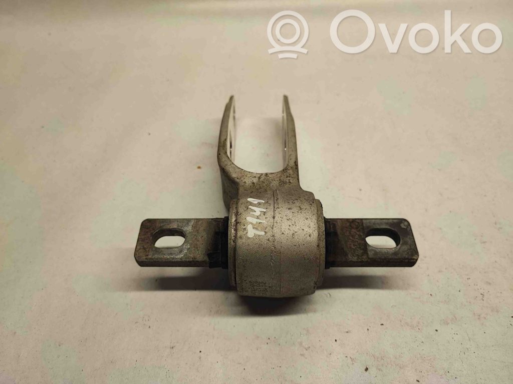Engine mounting bracket   20161205