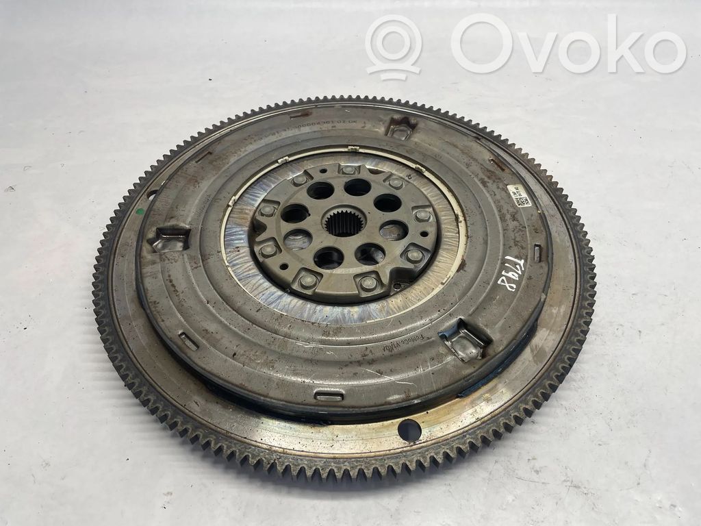 Ford Explorer VI Volante motor 