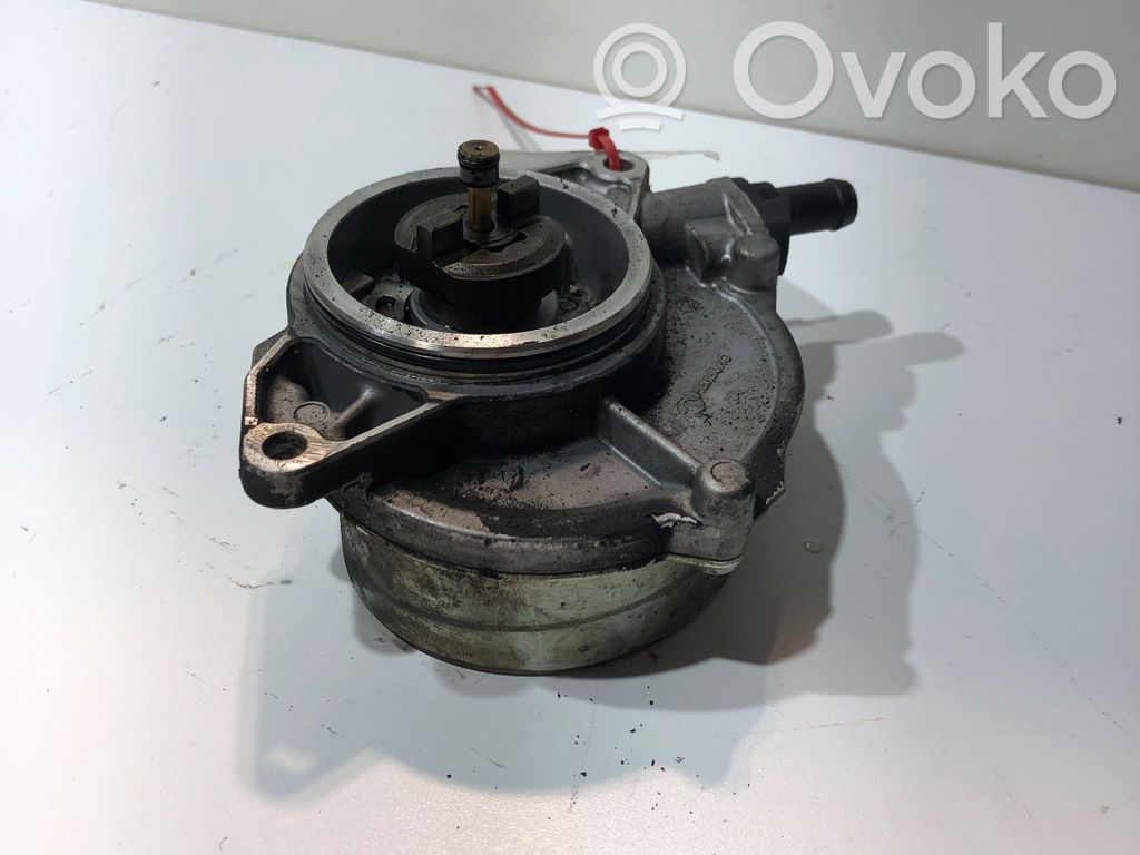Vacuum pump   07T032