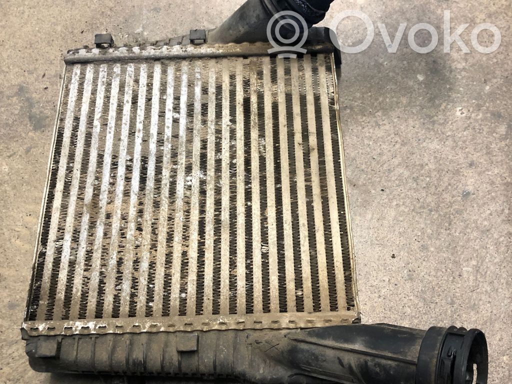 Audi Q7 4L Interkūlerio radiatorius 
