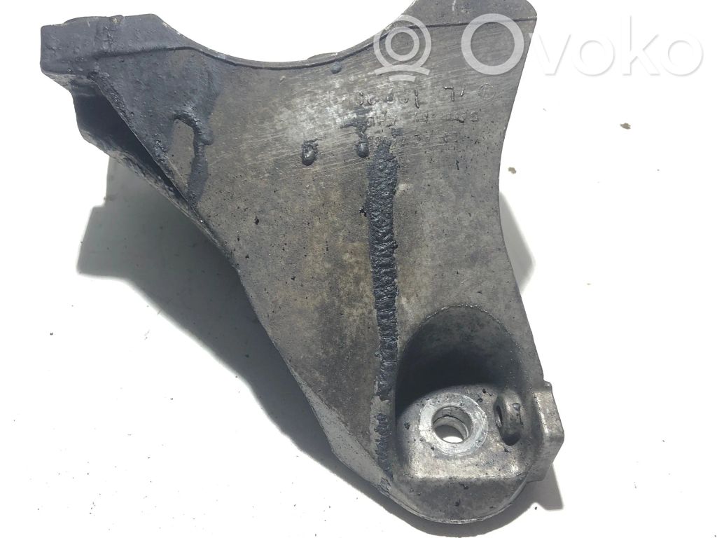 Engine mounting bracket   7L6199308