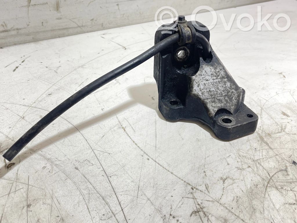 Volvo XC90 Engine mounting bracket 