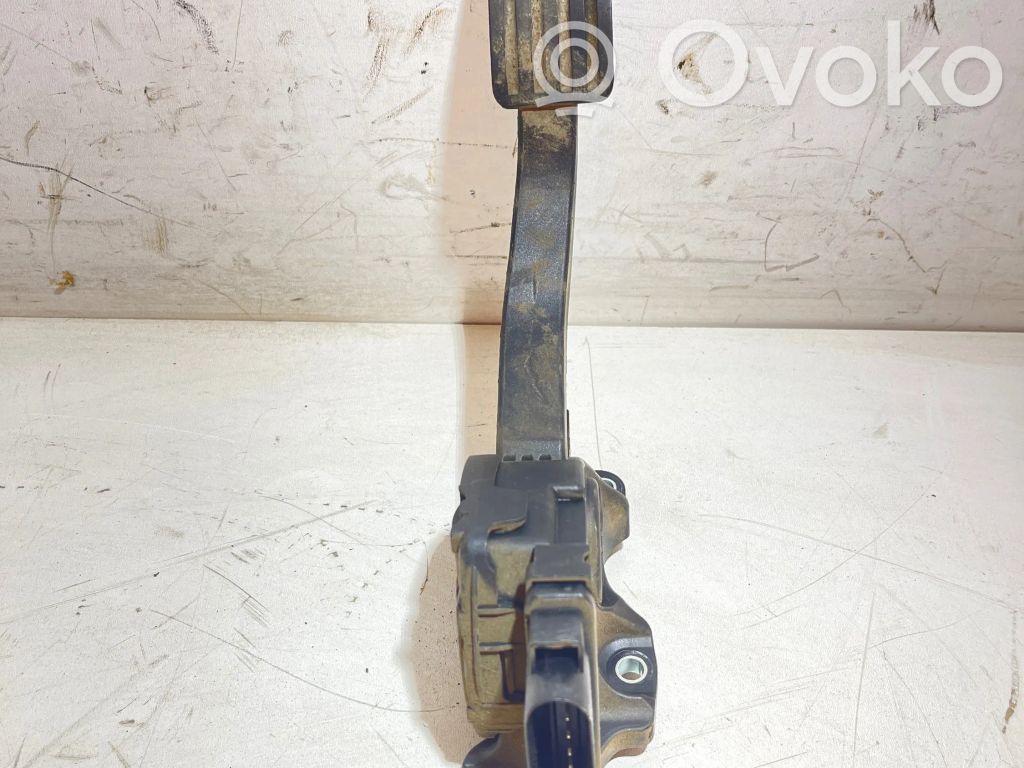Volvo V70 Accelerator throttle pedal 