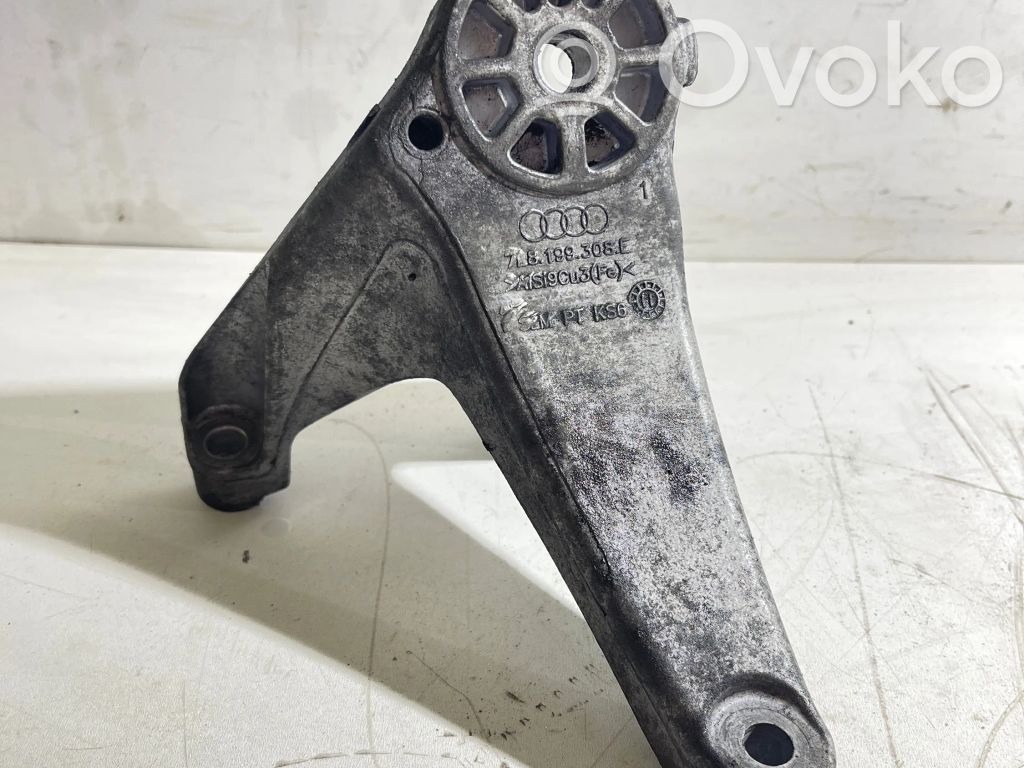 Audi Q7 4L Engine mounting bracket 