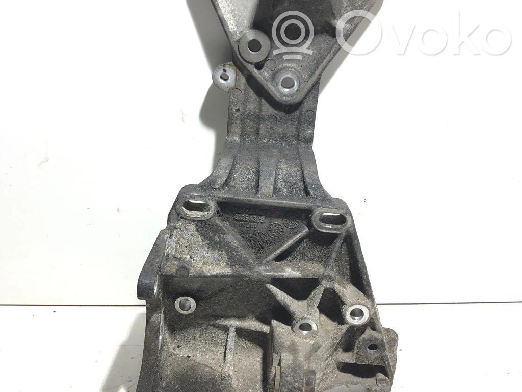 Volvo XC60 Engine mounting bracket 