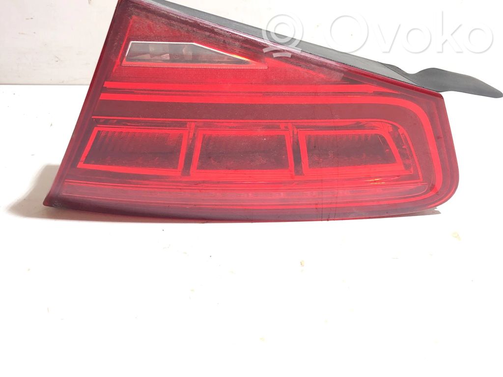 Audi A8 S8 D4 4H Galinis žibintas dangtyje 