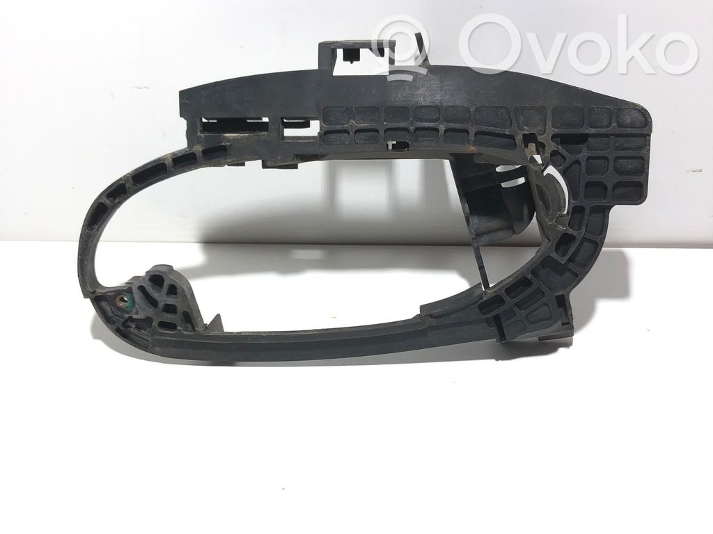 BMW 7 E65 E66 Takaoven ulkokahvan kehys 