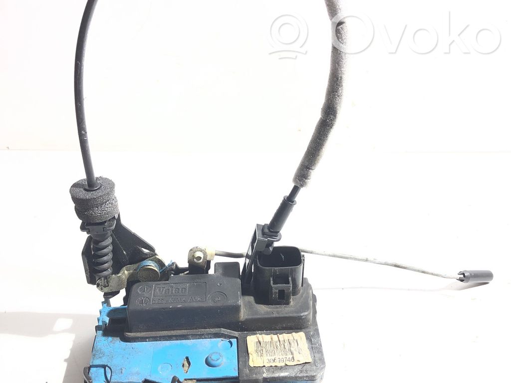 Volvo V70 Front door lock 