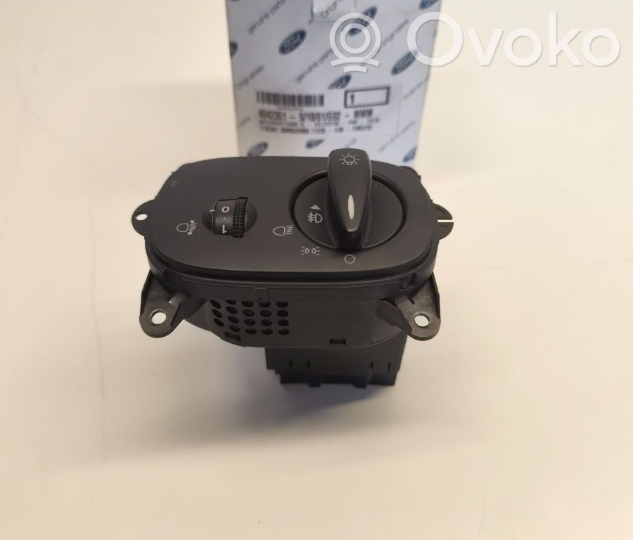 Light switch   4042351