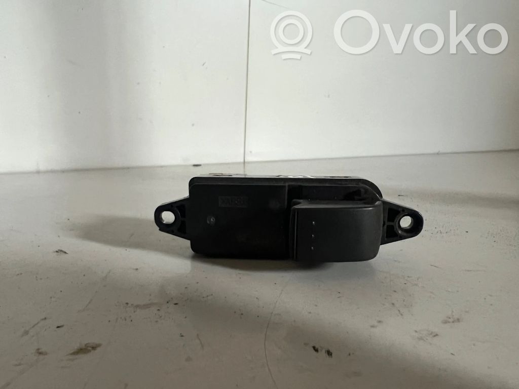 Mazda CX-7 Electric window control switch 