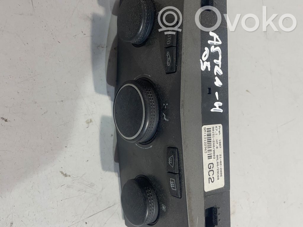 Opel Astra H Climate control unit 