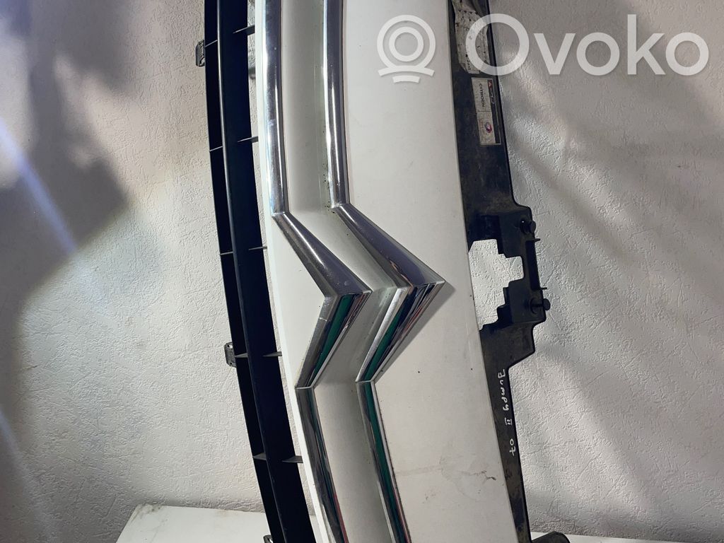 Citroen Jumpy Front bumper upper radiator grill 