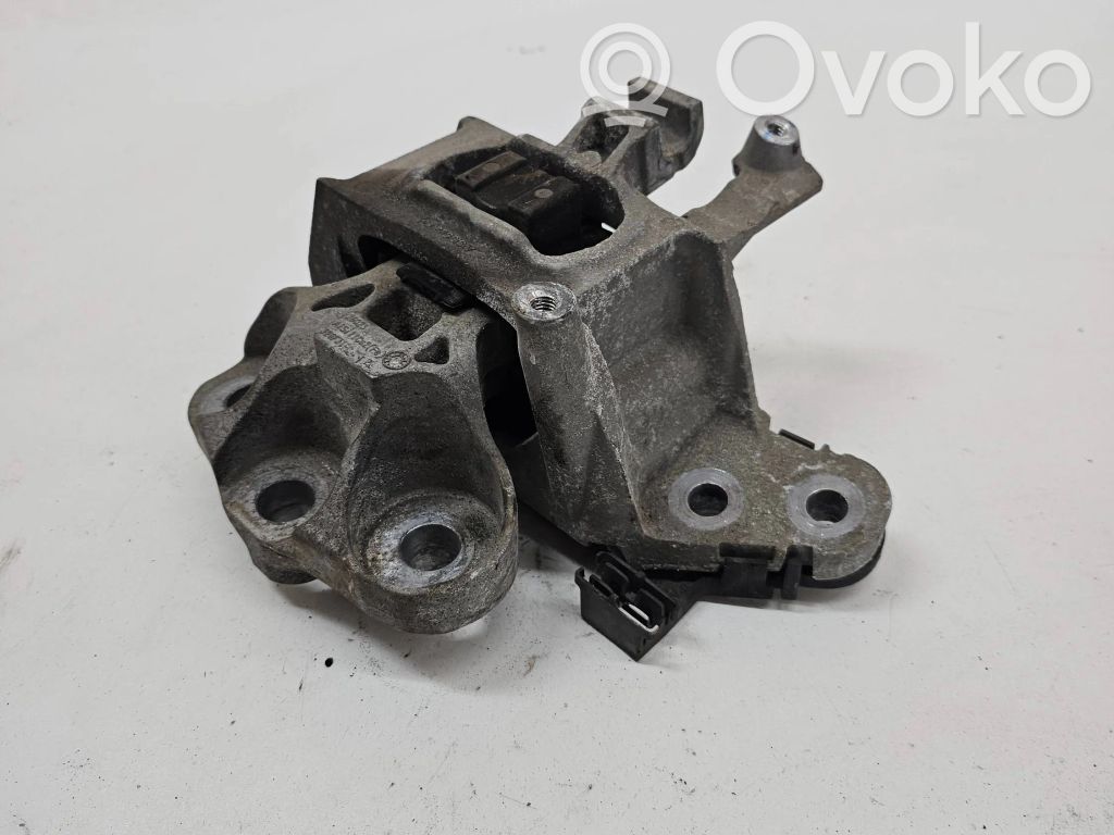 Opel Astra K Engine mount bracket 