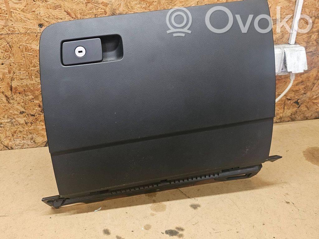 Volkswagen PASSAT B8 Juego guantera 