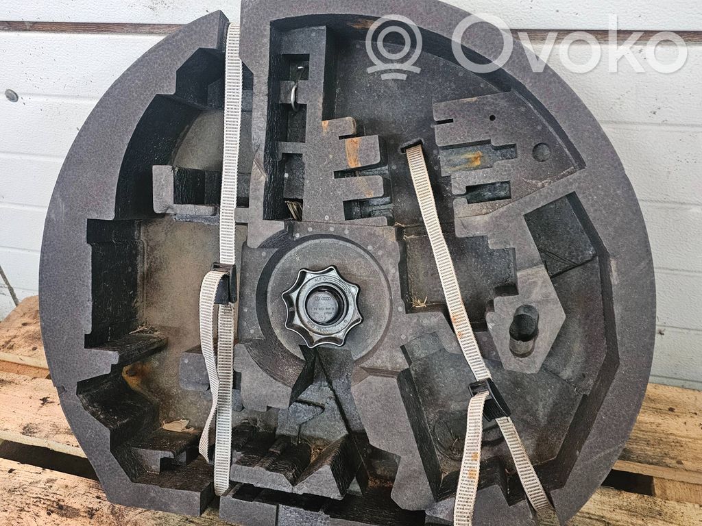 Volkswagen Golf VI Tool box 