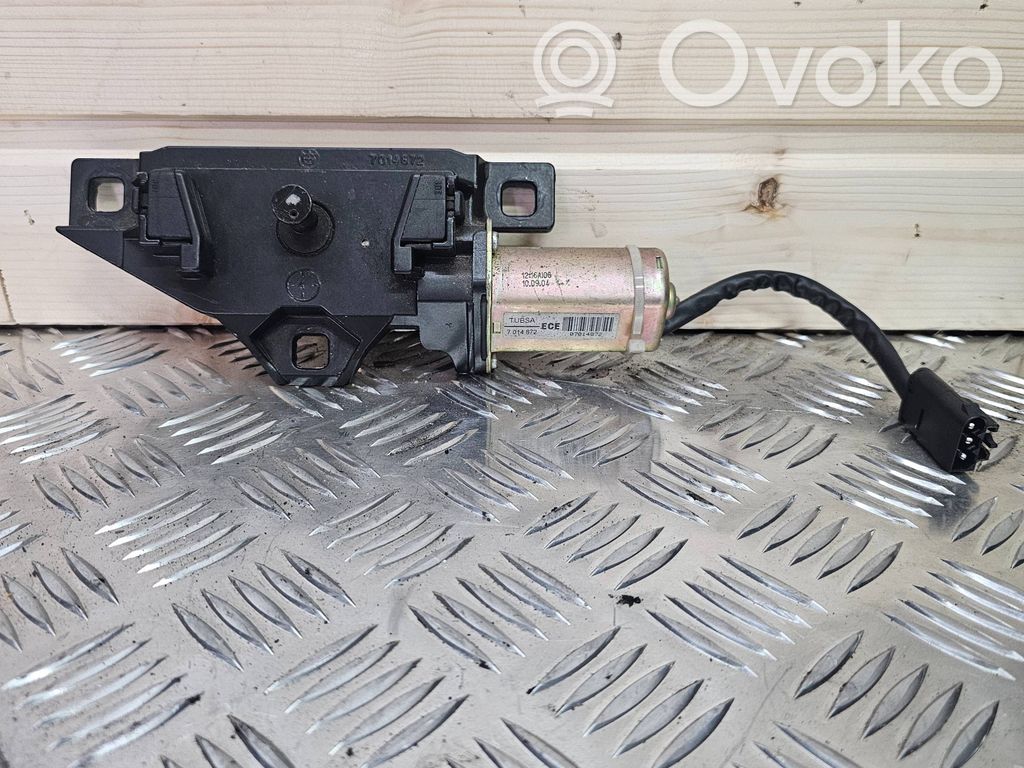 BMW 7 E65 E66 Aizmugurējā pārsega pievilcējs 