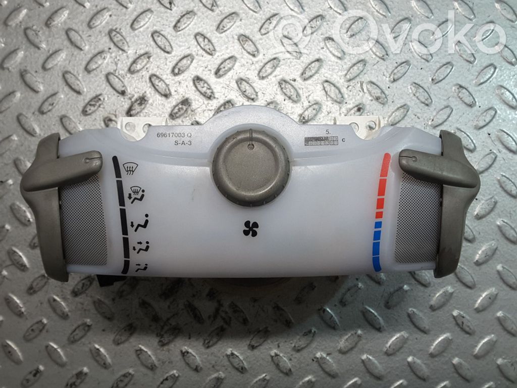 Peugeot 107 Climate control unit 
