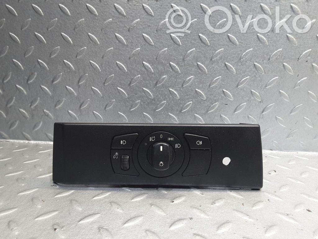 Light switch   6925287,33290401
