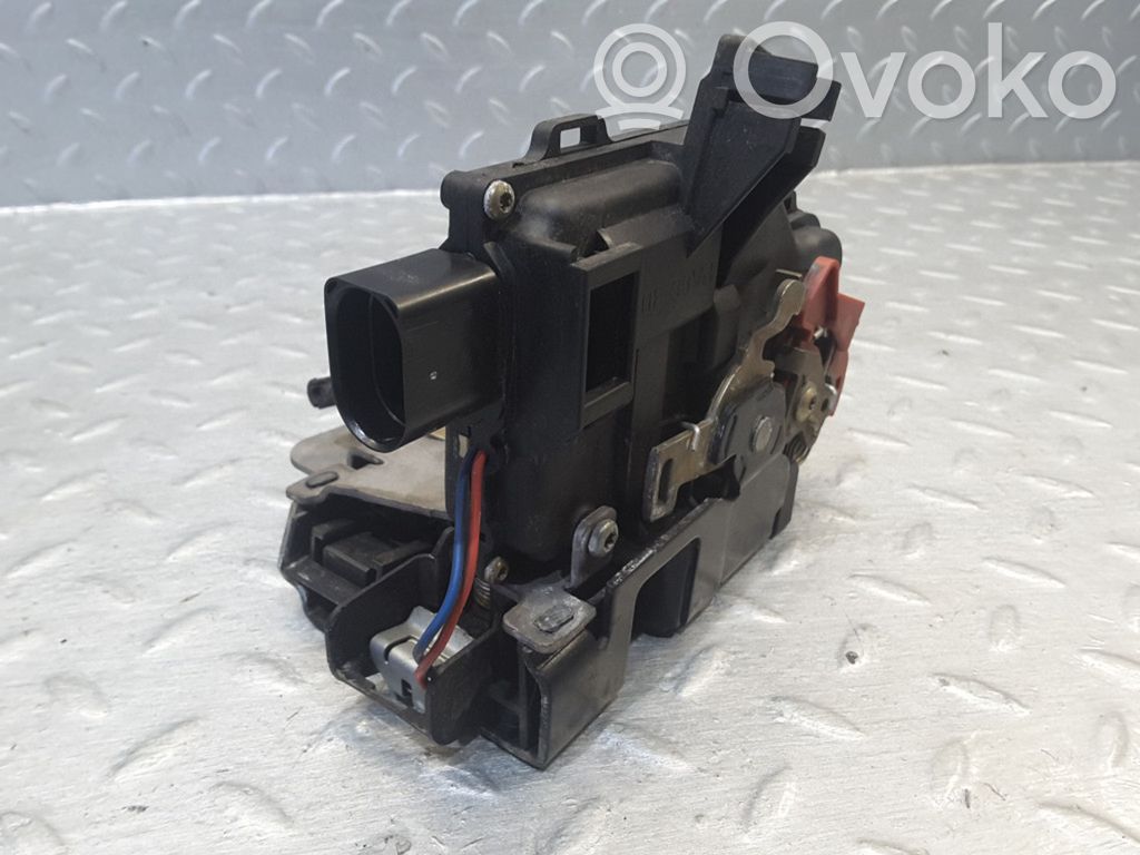 Audi A2 Priekšpusē slēdzene 