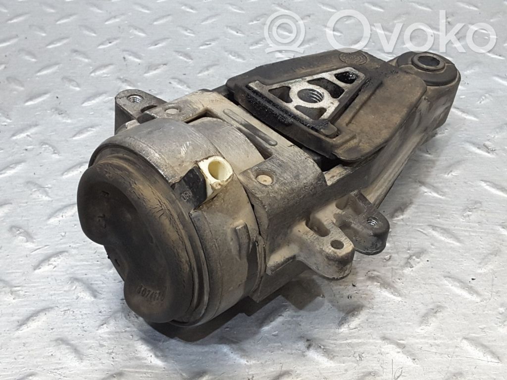 Citroen C5 Engine mount bracket 