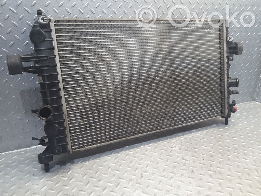 Opel Zafira B Coolant radiator 