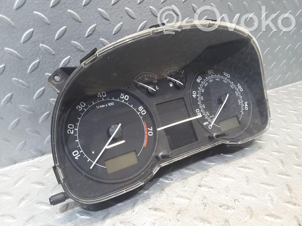 Skoda Octavia Mk2 (1Z) Spidometrs (instrumentu panelī) 