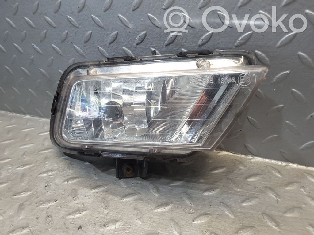 KIA Ceed Miglas lukturis priekšā 